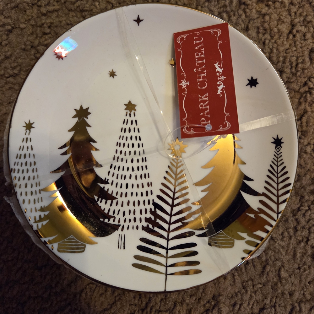 8 Park Chateau Gold and Black Christmas Plates